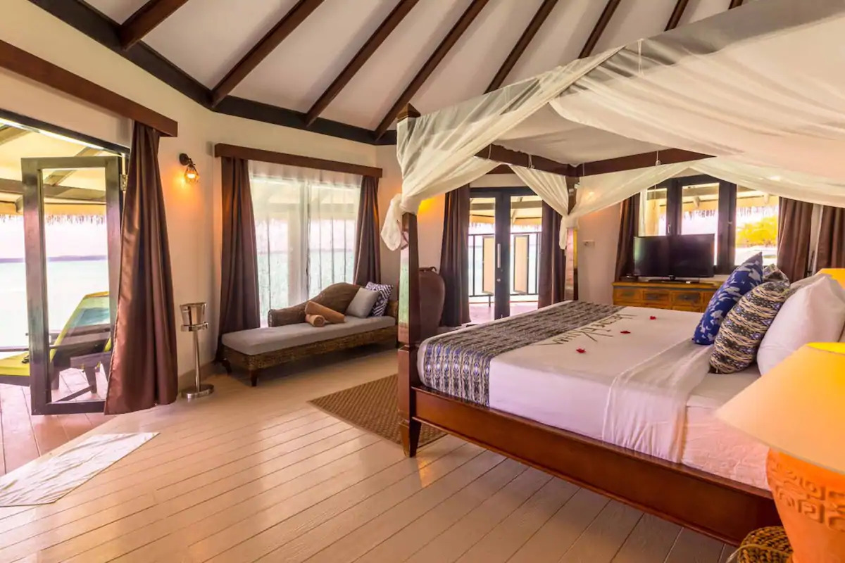 WATER VILLA WITH PLUNGE POOL
