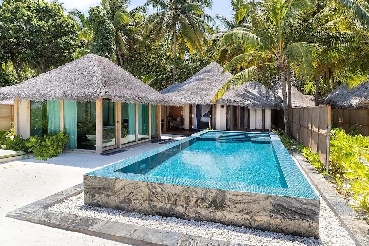 BEACH SUITE WITH INFINITY POOL