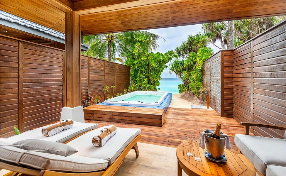 BEACH SUITES WITH JACUZZI