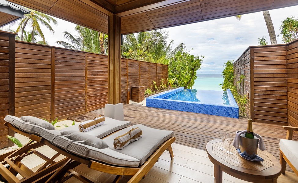 BEACH SUITES WITH POOL