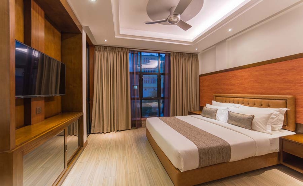 EXECUTIVE SUITE ROOM WITH BALCONY