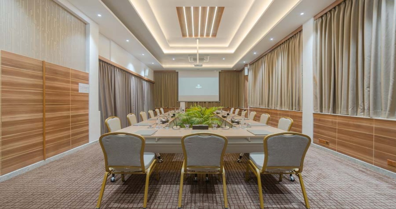 SAMANN HOST HOTEL